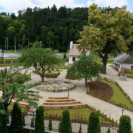 Villa Turris Apartamenty Przy Muszynskim Zamku 穆希纳 外观 照片